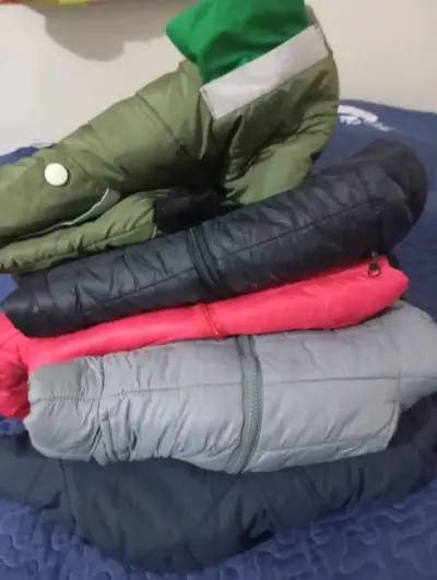 Chaquetas acolchadas variadas - miniatura 1