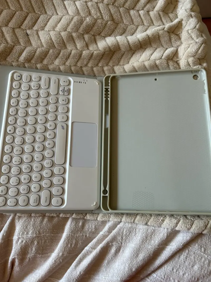 iPad 8th Generación 32GB - 6