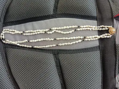 Collar de perlas de río naturales con estuche - miniatura 3