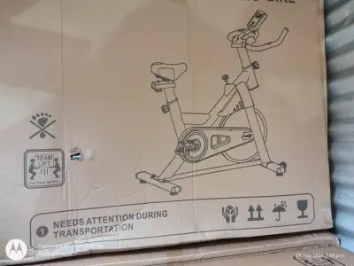 Bicicleta estática de ejercicio - miniatura 2