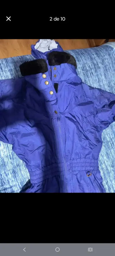 Chaqueta impermeable azul con capucha - miniatura 1