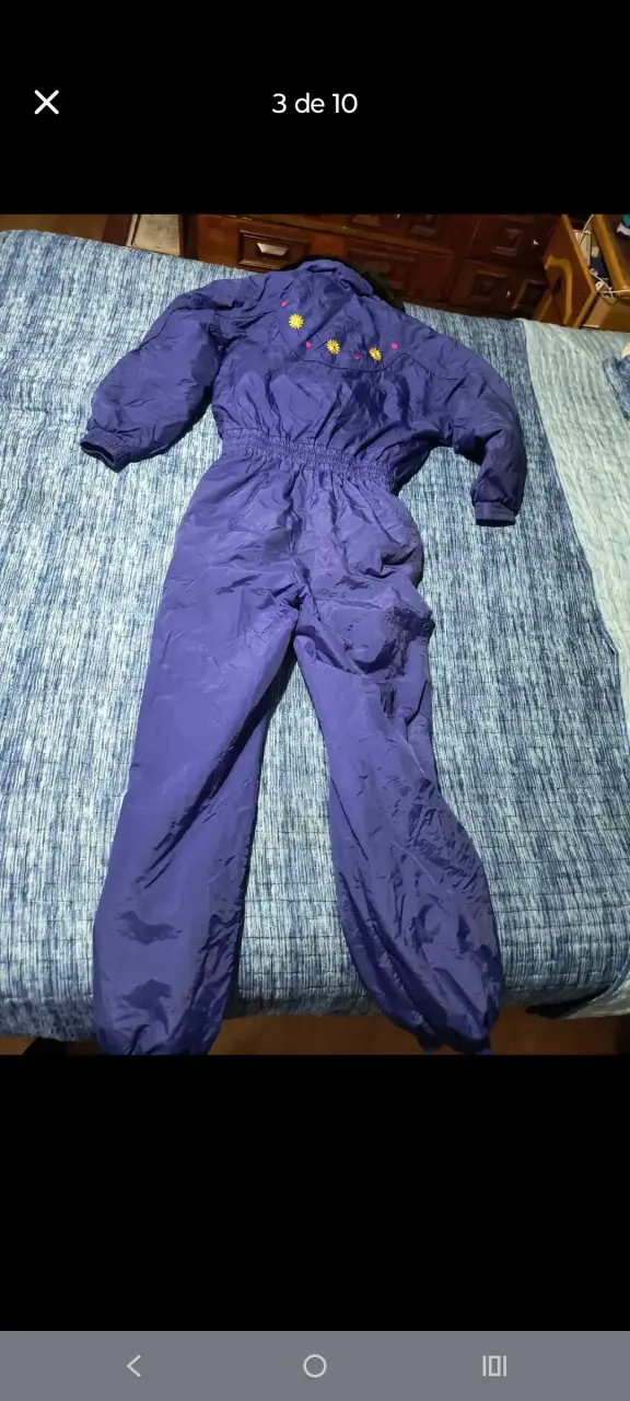 Chaqueta impermeable azul con capucha - 2