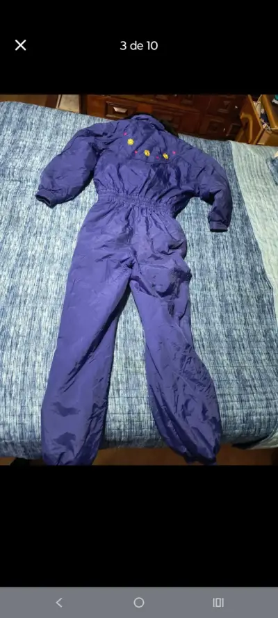 Chaqueta impermeable azul con capucha - miniatura 2