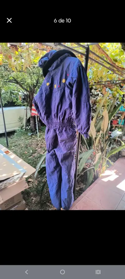 Chaqueta impermeable azul con capucha - miniatura 4