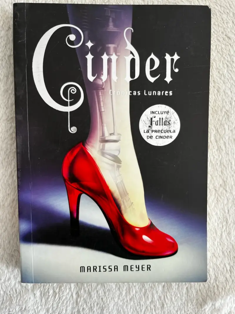 Libro 'Cinder' de Marissa Meyer - 1