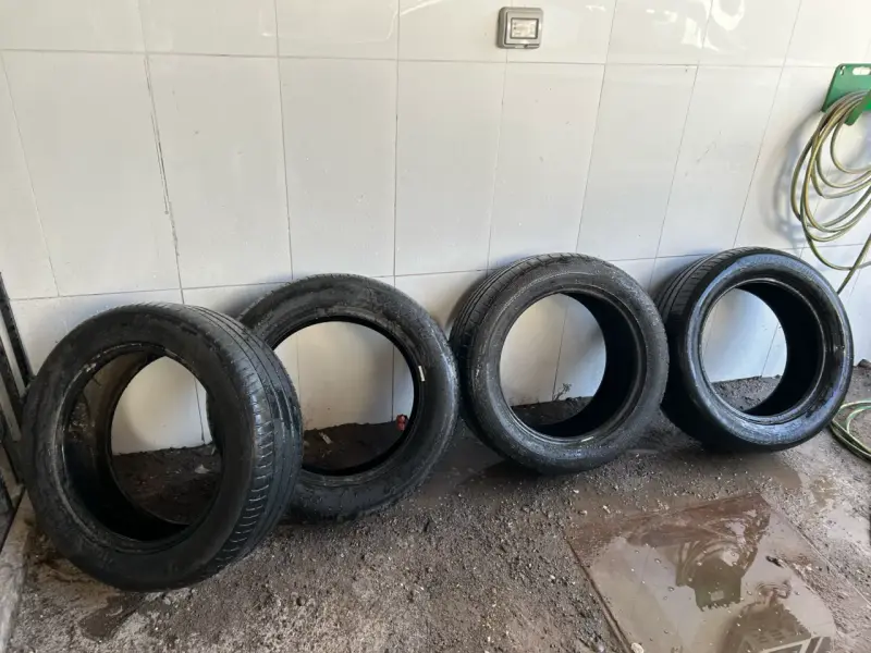 Set de neumáticos usados 225/45/R17 - 1