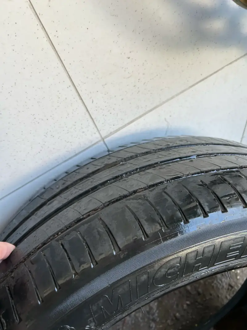 Set de neumáticos usados 225/45/R17 - 5