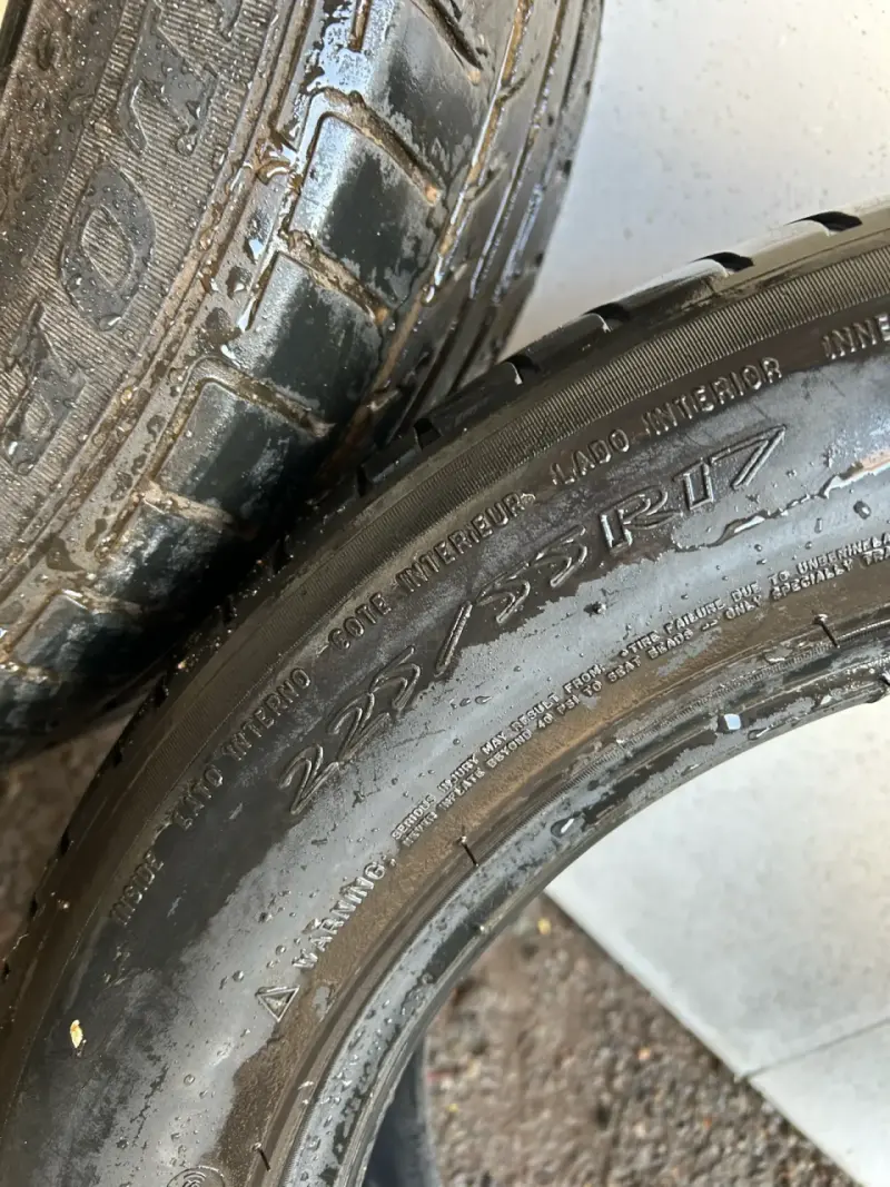 Set de neumáticos usados 225/45/R17 - 6