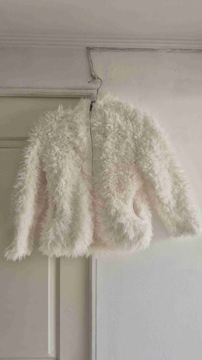 Chaqueta peluda blanco invierno - miniatura 4