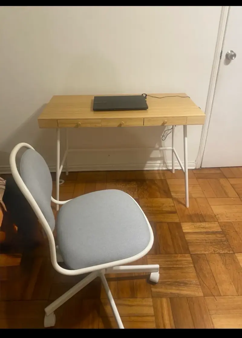 Escritorio y silla de oficina