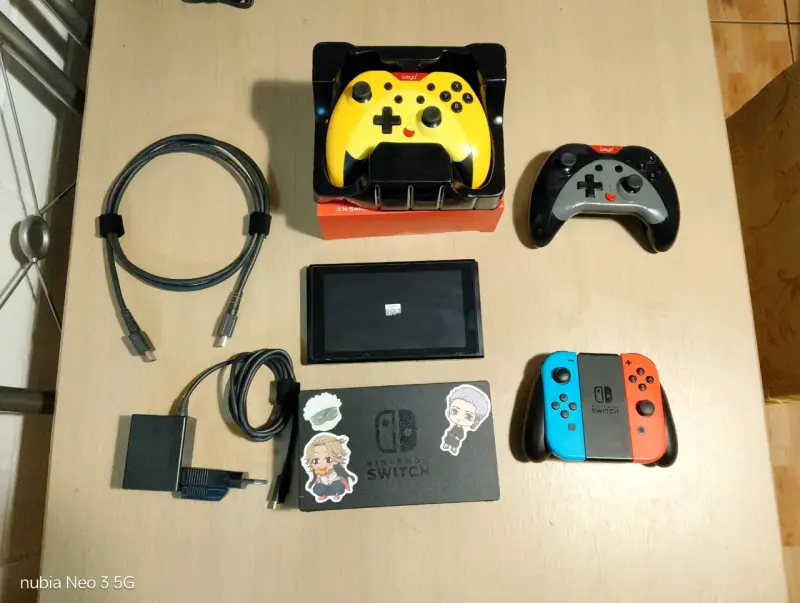 Nintendo Switch con accesorios - 1
