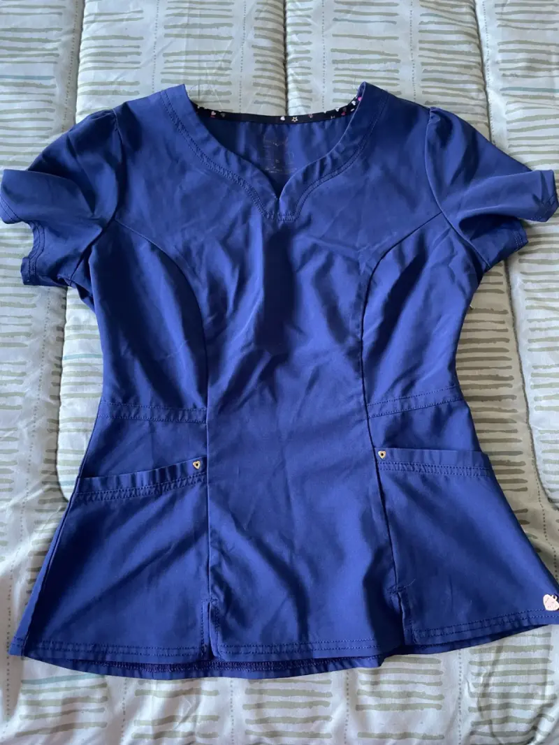 Top azul clínico