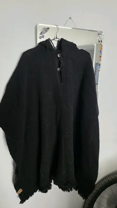 Poncho premium de lana negro Anzeztral - miniatura 2