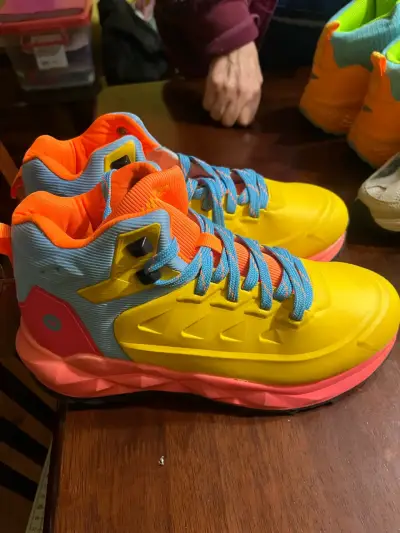 Zapatillas deportivas coloridas - miniatura 1