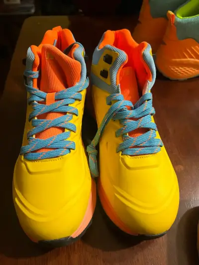 Zapatillas deportivas coloridas - miniatura 2