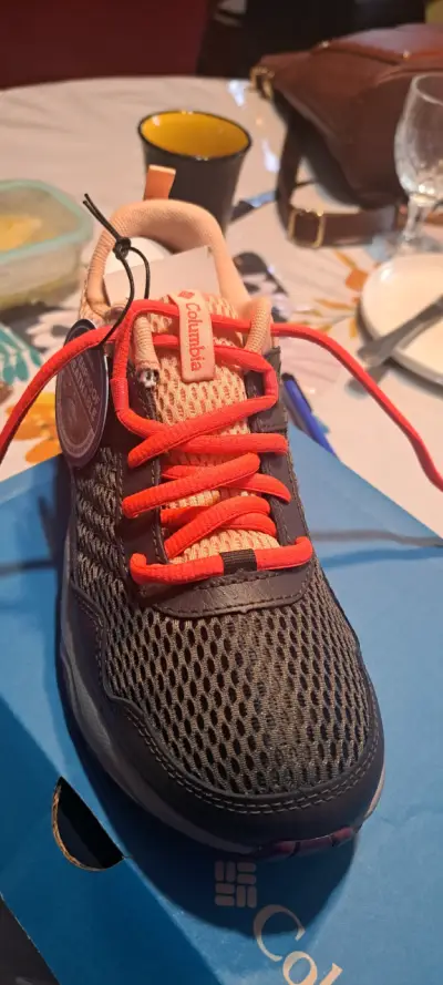 Zapatilla Columbia impermeables N35 nvas con caja - miniatura 2