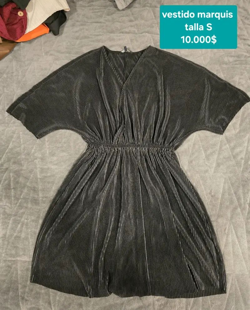 Vestido negro plisado Marquis