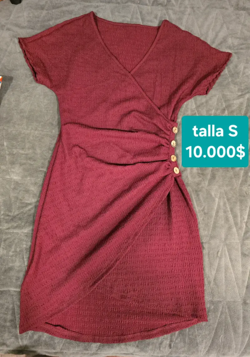 Vestido burdeos con botones