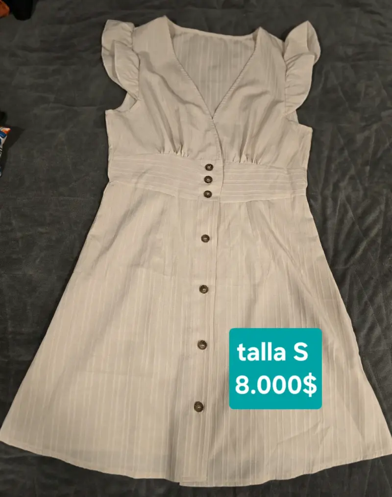 Vestido beige con botones