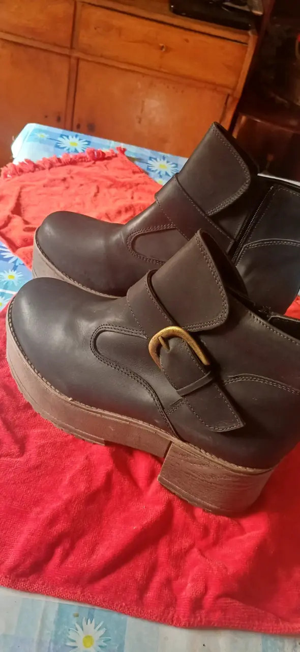 Botines de cuero con hebilla - 1