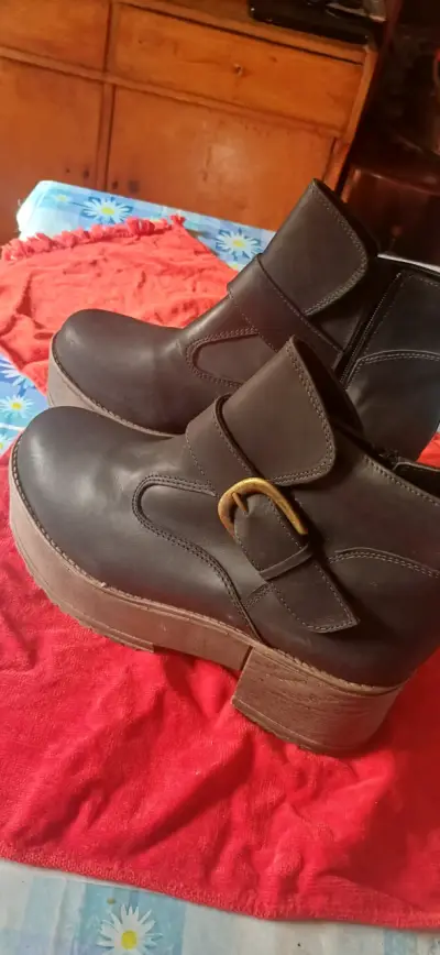 Botines de cuero con hebilla - miniatura 1