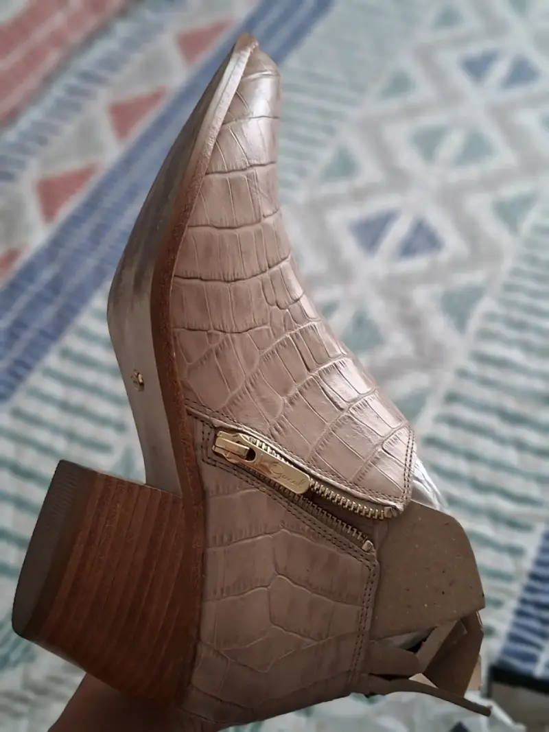 Botines color palo rosa estilo cocodrilo - 2