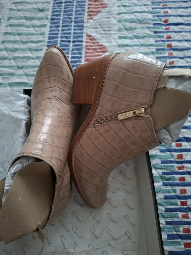 Botines color palo rosa estilo cocodrilo - 4