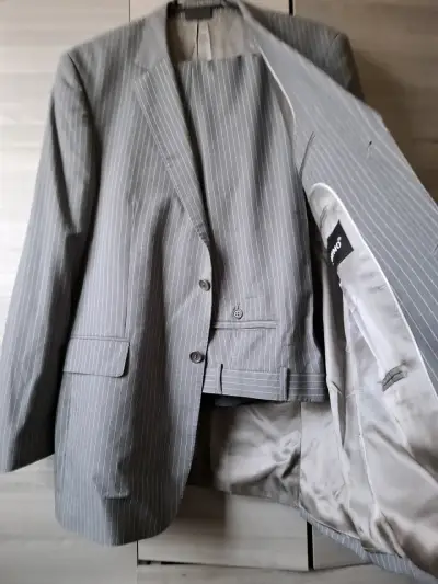 Traje gris a rayas - miniatura 1