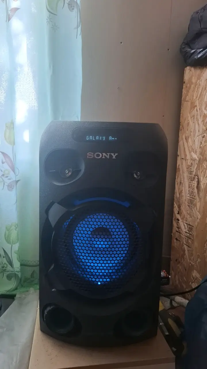 Parlante Sony con luces LED modelo MHC-V02