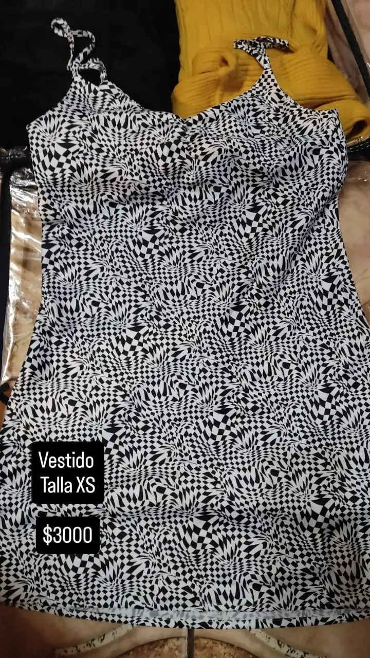 Variedad de ropa semi nueva - 3