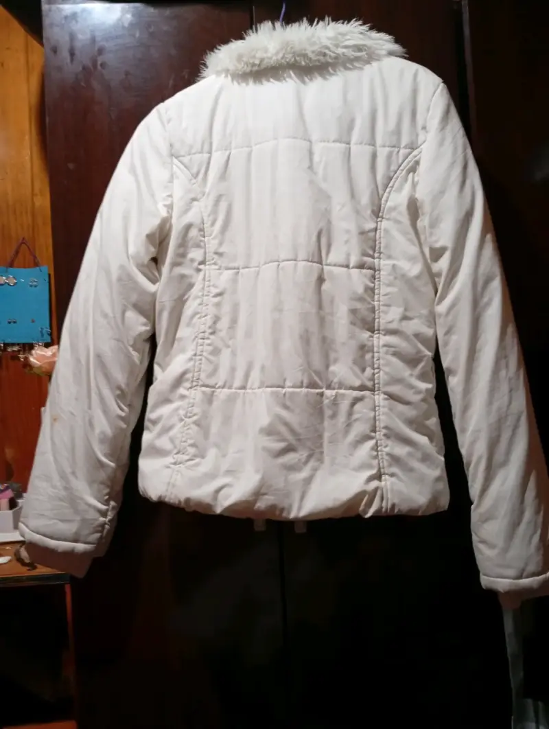 Chaqueta blanca con cuello de piel - 1