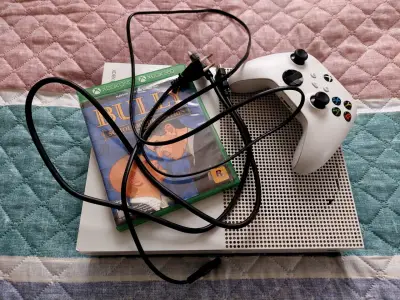 Consola Xbox One S con control - miniatura 1