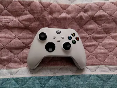 Consola Xbox One S con control - miniatura 3