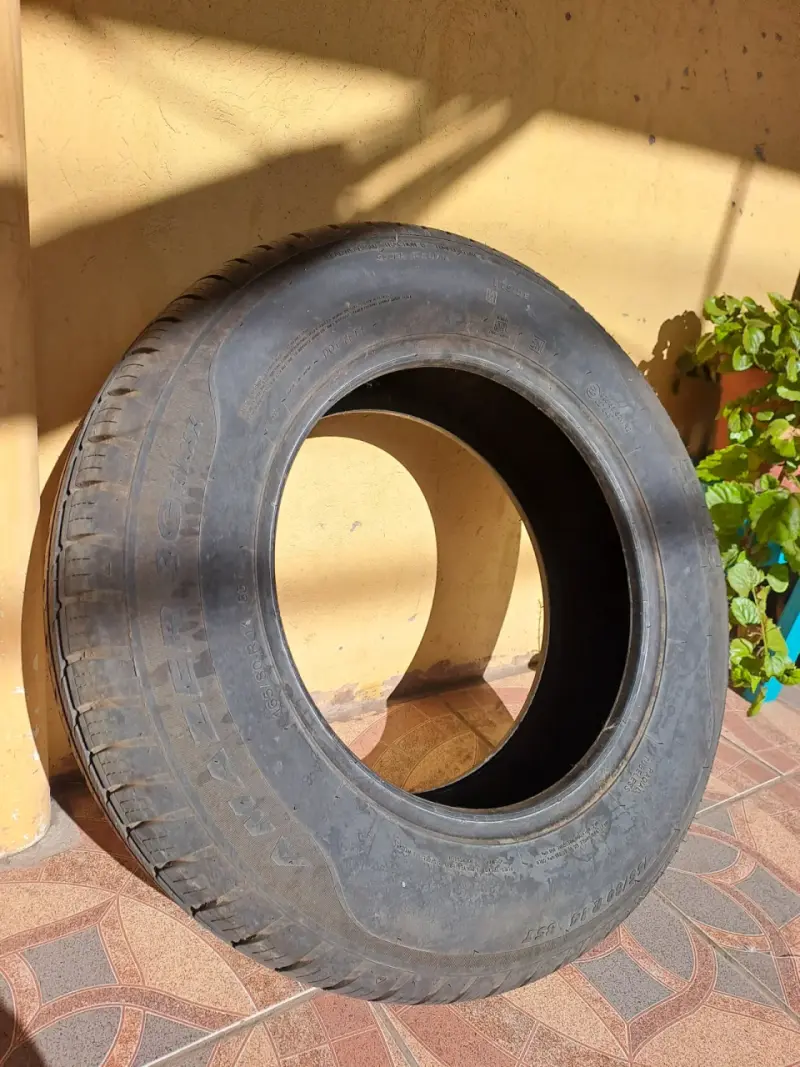 Neumático usado para auto - 1