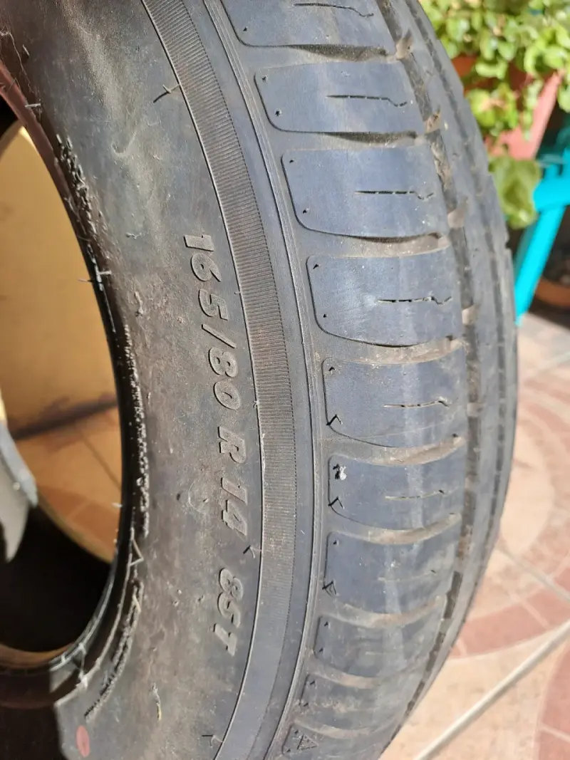 Neumático usado para auto - 2