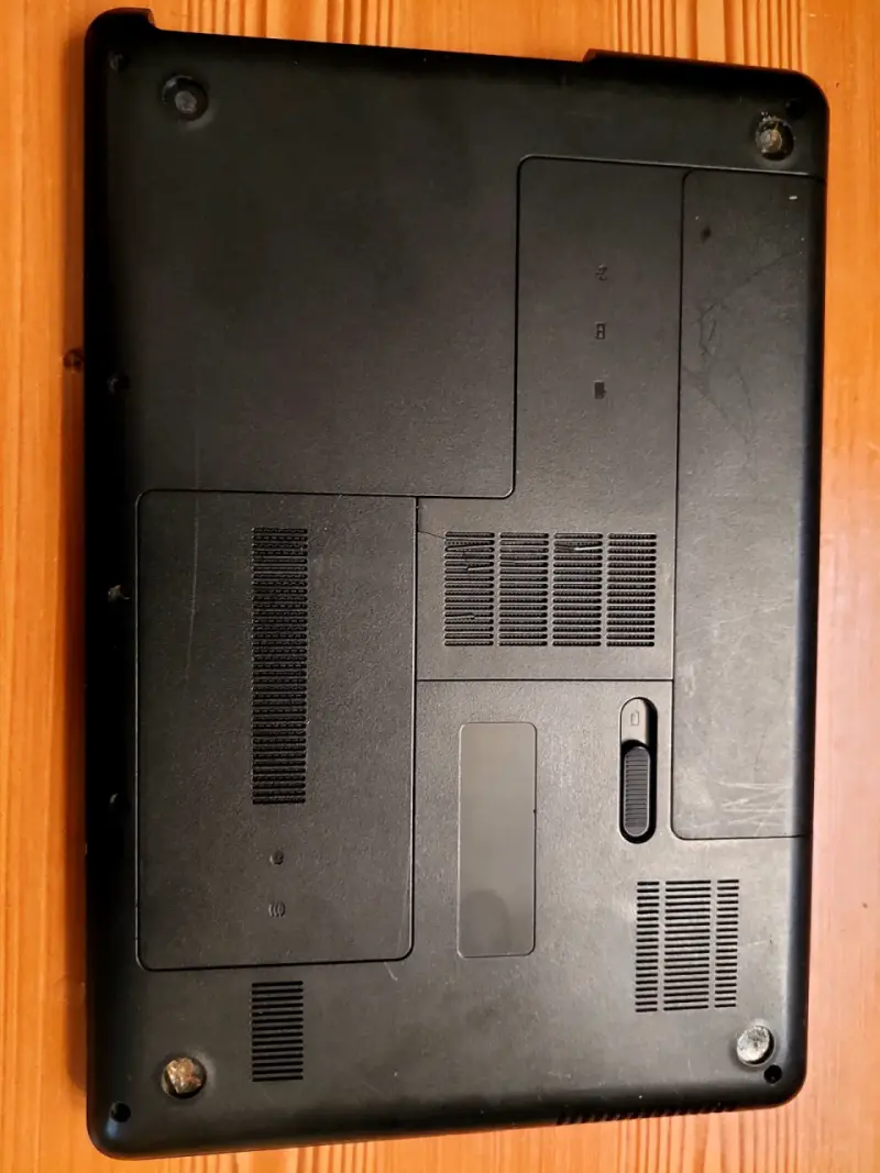 Notebook Compaq negro usado - 2