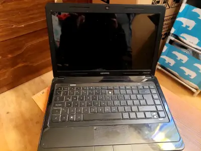 Notebook Compaq negro usado - miniatura 3