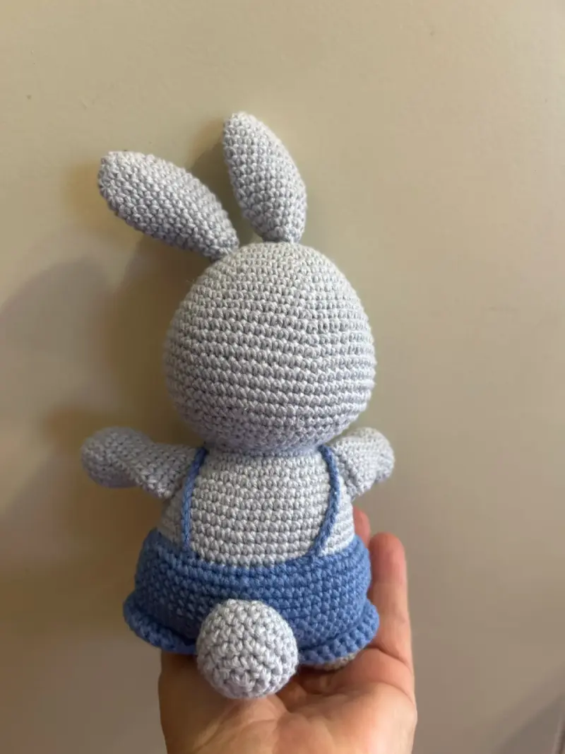 Conejo de peluche tejido - 3