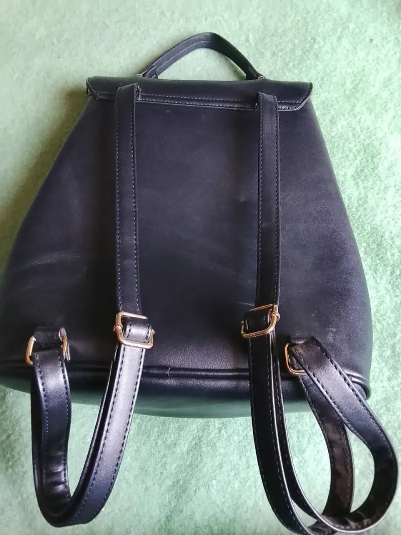 Mochila negra de cuero - 2