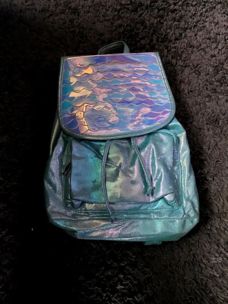 Mochila holográfica con pompón - 2