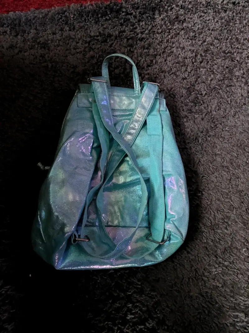 Mochila holográfica con pompón - 4