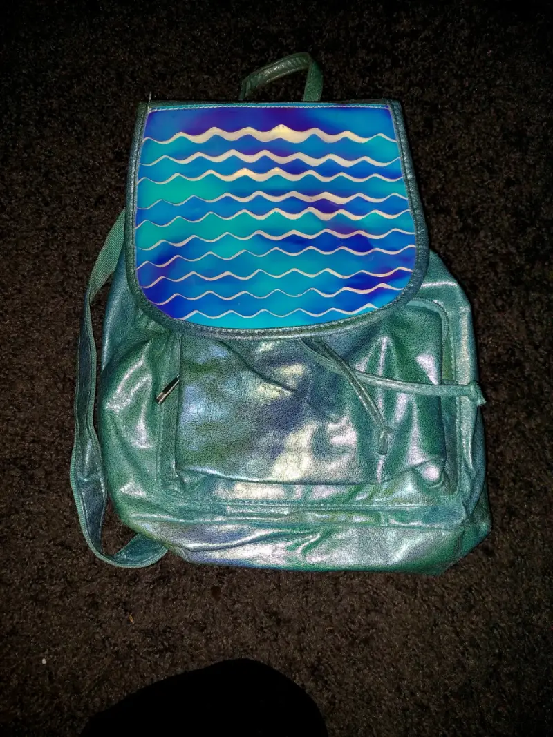 Mochila holográfica con pompón - 5