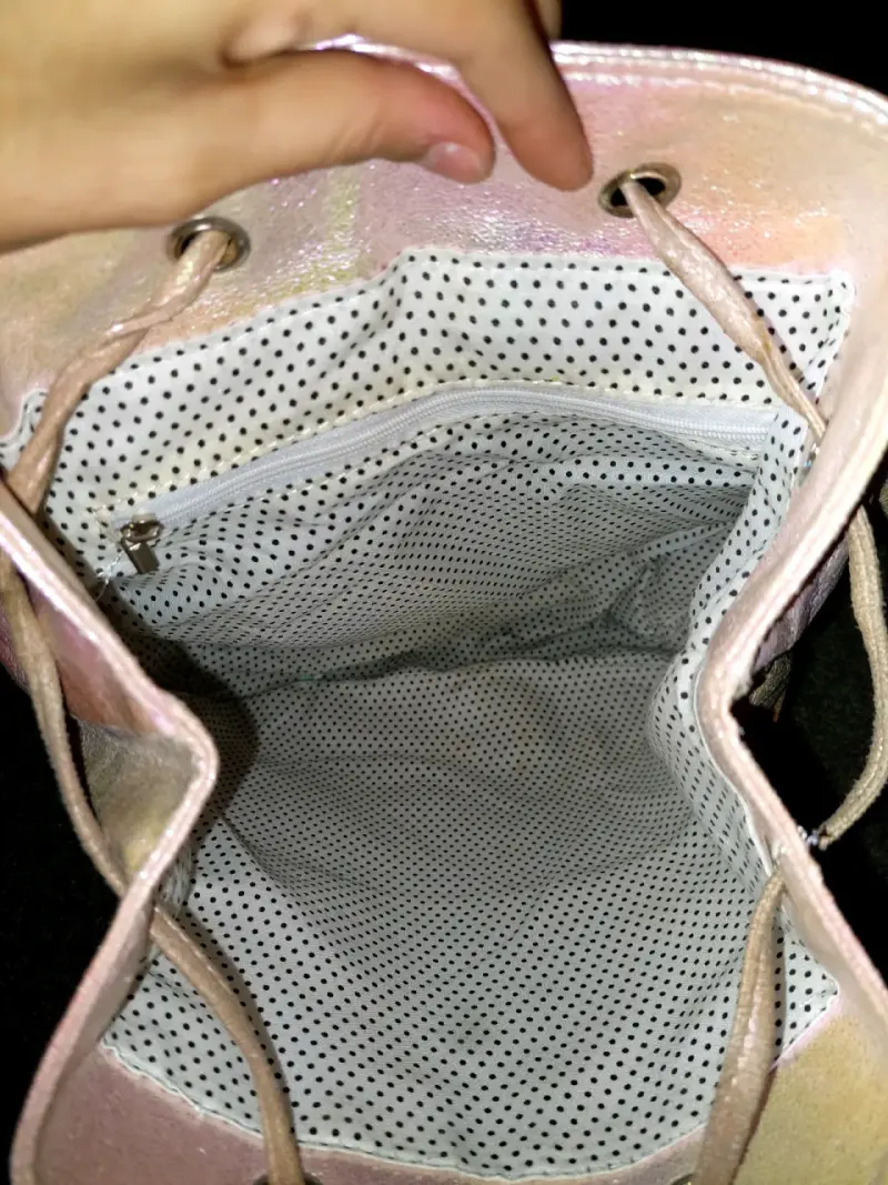 Mochila holográfica con pompón - 6