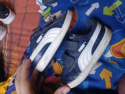 Zapatillas negras para niños - miniatura 2