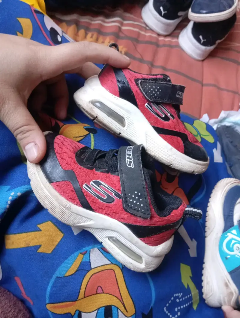 Zapatillas negras para niños - 3