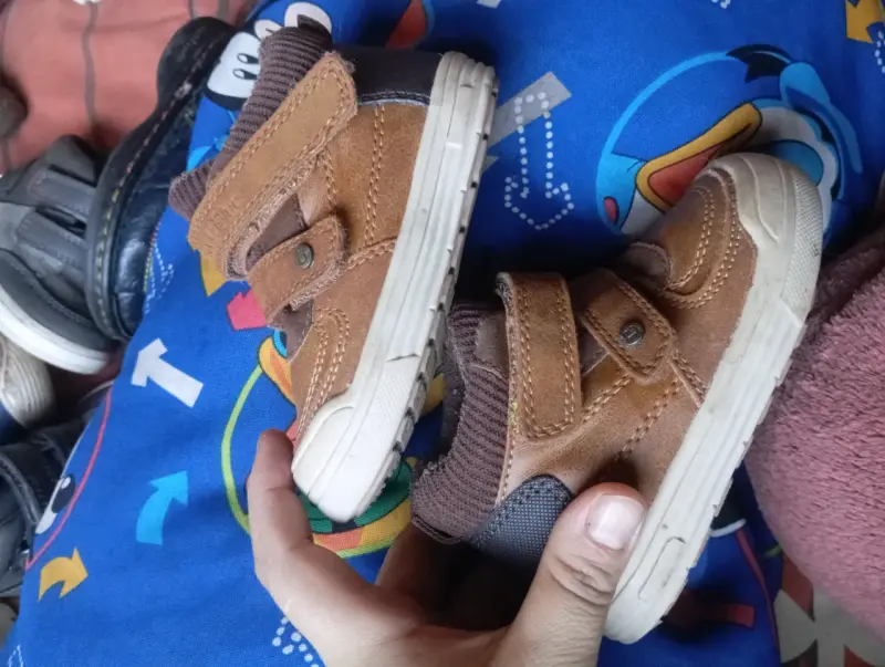 Zapatillas negras para niños - 6