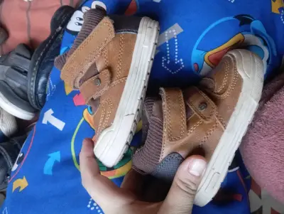 Zapatillas negras para niños - miniatura 6