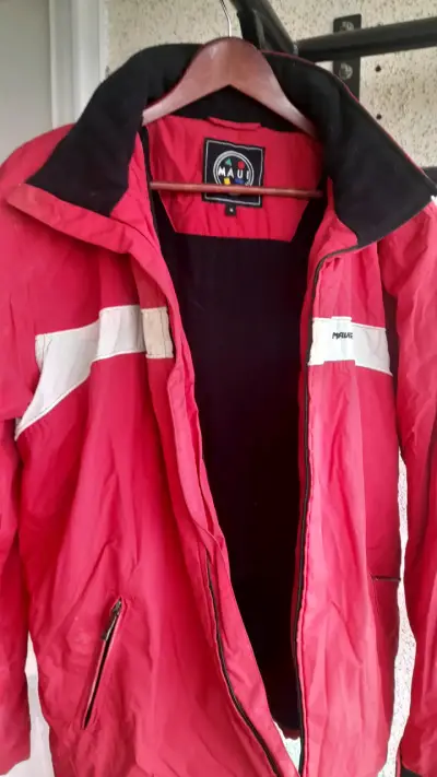 Chaqueta roja Maui con detalles - miniatura 3
