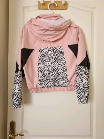 Cortaviento rosa con capucha y estampado - miniatura 2