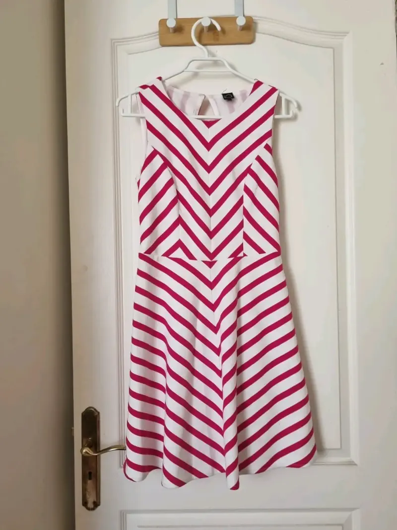 Vestido rayado rosa y blanco - 1